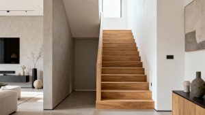 Comment rénover des escaliers en bois pour un style moderne